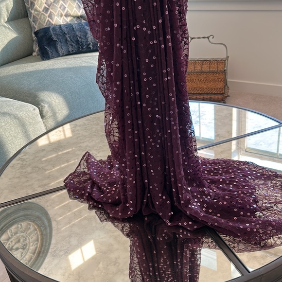 Magnificent Tadashi ruched  and sequins evening gown - Picture 2 of 16